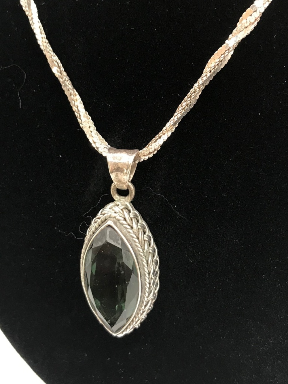 Vintage 925 silver with Emerald green stone necklace by Taxco